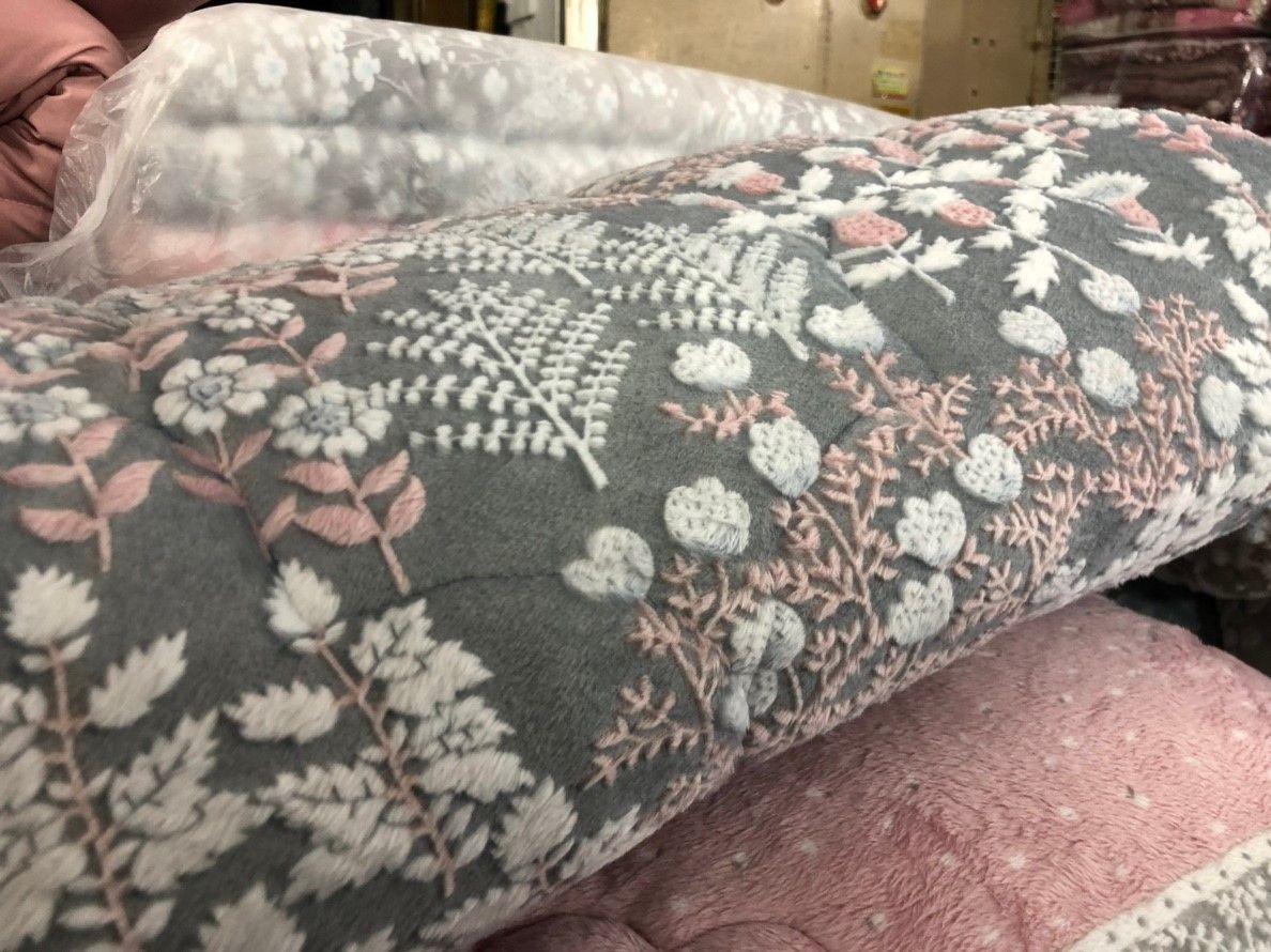 Get Korean bedding at great price! Visit popular 169 MIDO to get Korean quilts